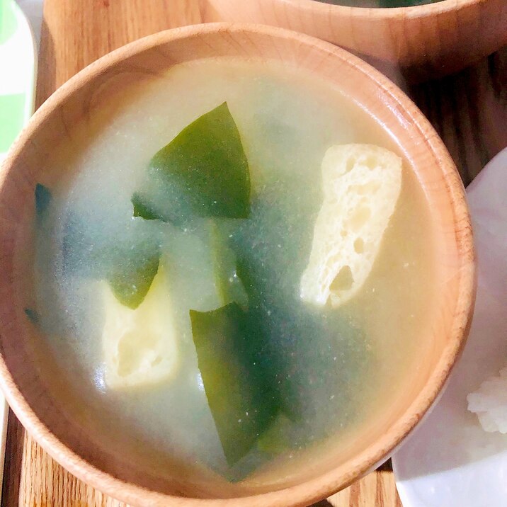 油揚げとワカメの味噌汁